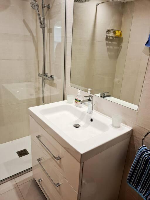 Estepona Port Beachside Apartment - Marina Bay Ngoại thất bức ảnh